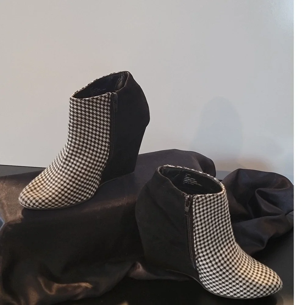 Madden Girl Zumba Houndstooth Wedge Booties Black White Ankle Boots 7M
